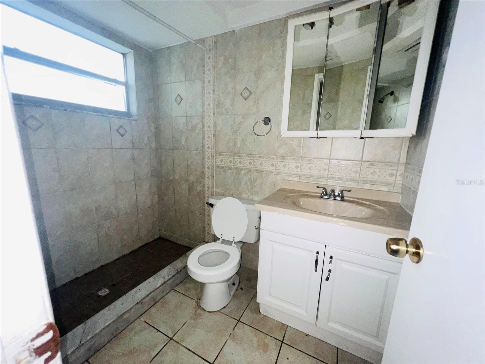 PRIMARY BATH ENSUITED - 7230 INGLESIDE DR, PORT RICHEY