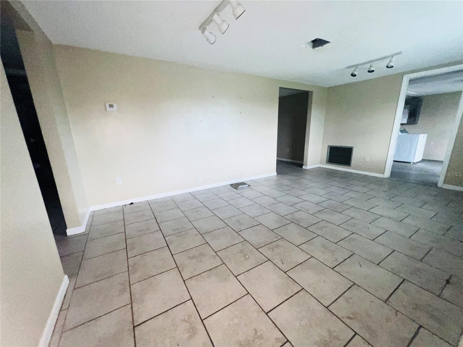 LIVING ROOM VIEW FROM FRONT DOOR - 7230 INGLESIDE DR, PORT RICHEY