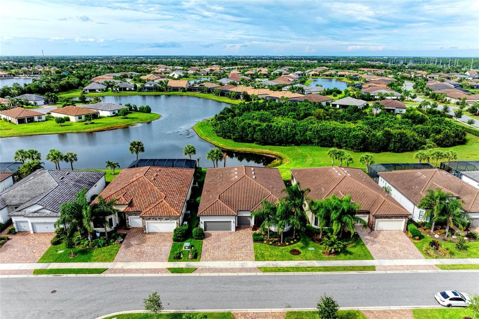 Single Family Residence at 17815 LITTLETON PL, LAKEWOOD RANCH, photo 2 of 95