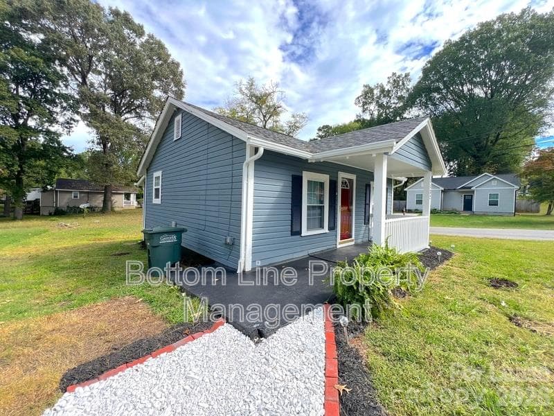 Single Family Residence at 1102 Davidson Avenue, Gastonia, photo 2 of 15