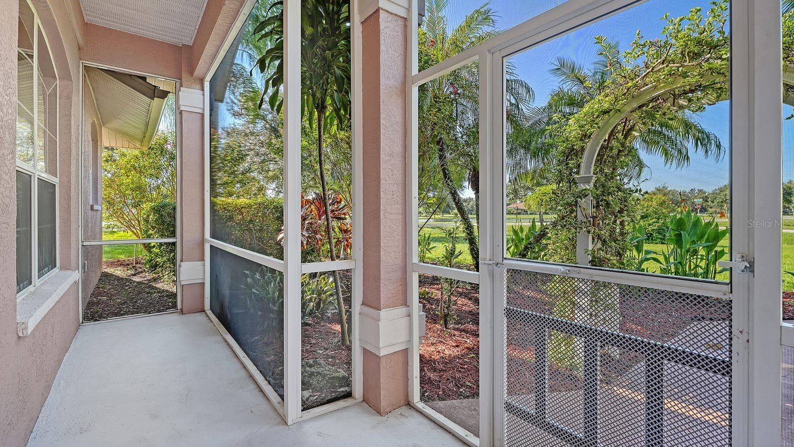 Front Screened Entry Patio - 17618 WHITE TAIL CT, PARRISH