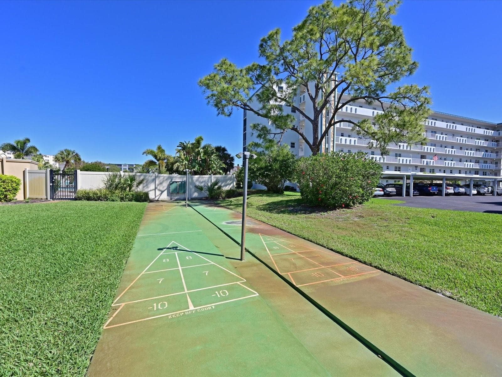 Rec 1 Shuffleboard. - 4240 IRONWOOD CIRCLE CIR #406AA, BRADENTON