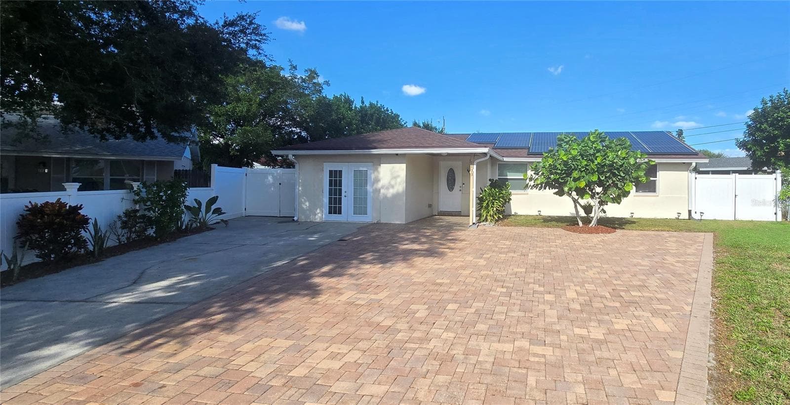Single Family Residence at 1133 19TH AVE SW, LARGO, photo 2 of 23