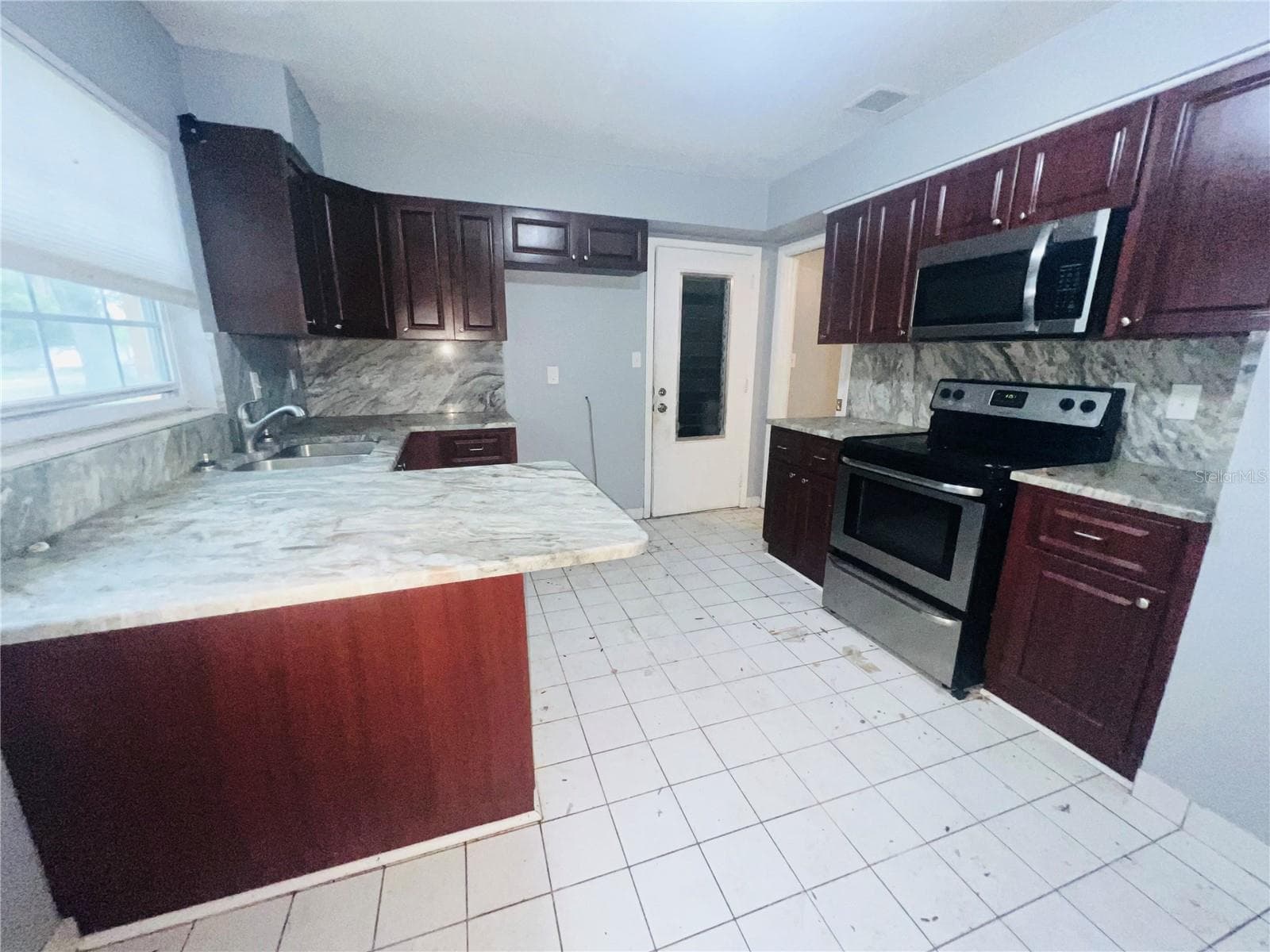 KITCHEN - 7427 JASMINE BLVD, PORT RICHEY