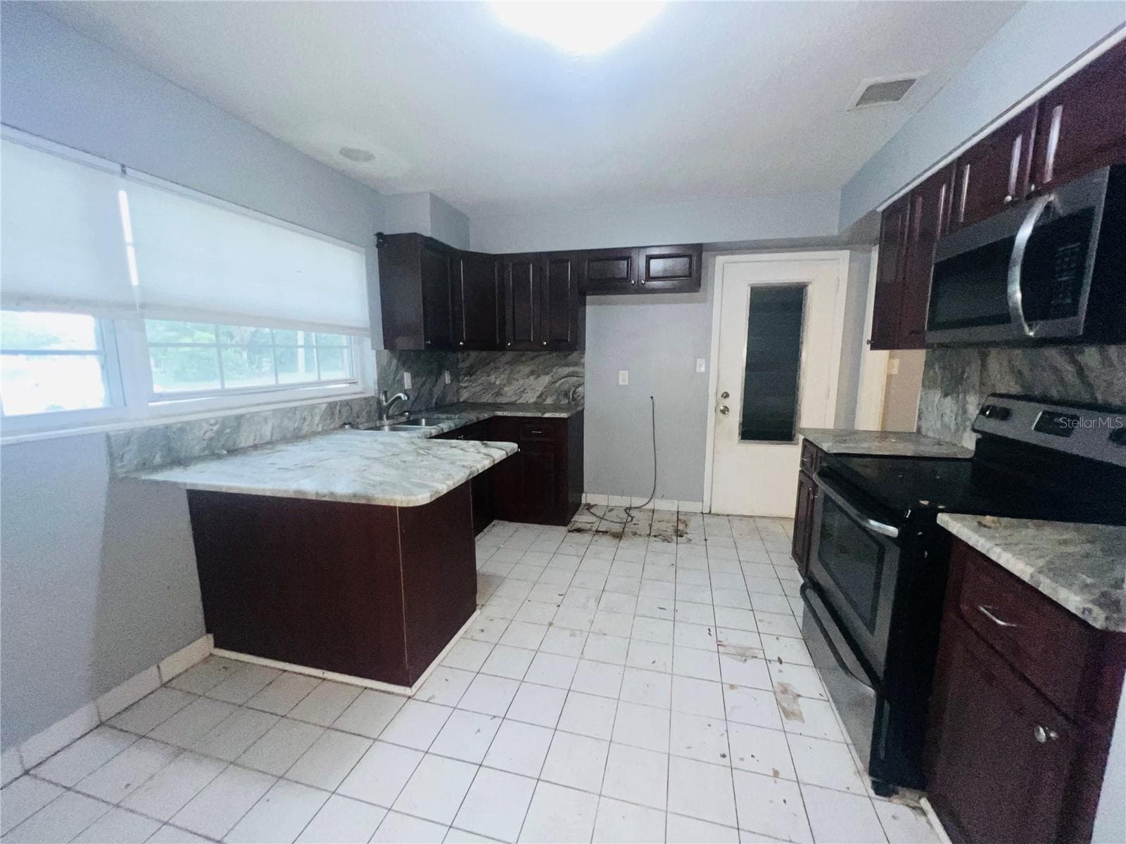 KITCHEN WITH EATING SPCAE - 7427 JASMINE BLVD, PORT RICHEY