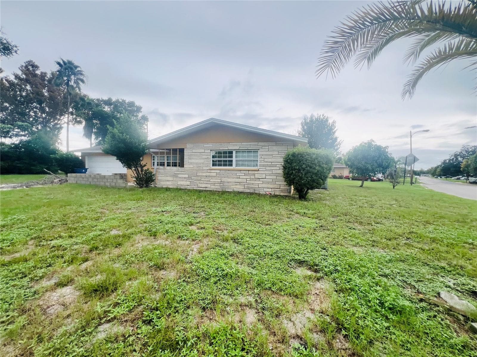 FRONT AND SIDE YARD - 7427 JASMINE BLVD, PORT RICHEY