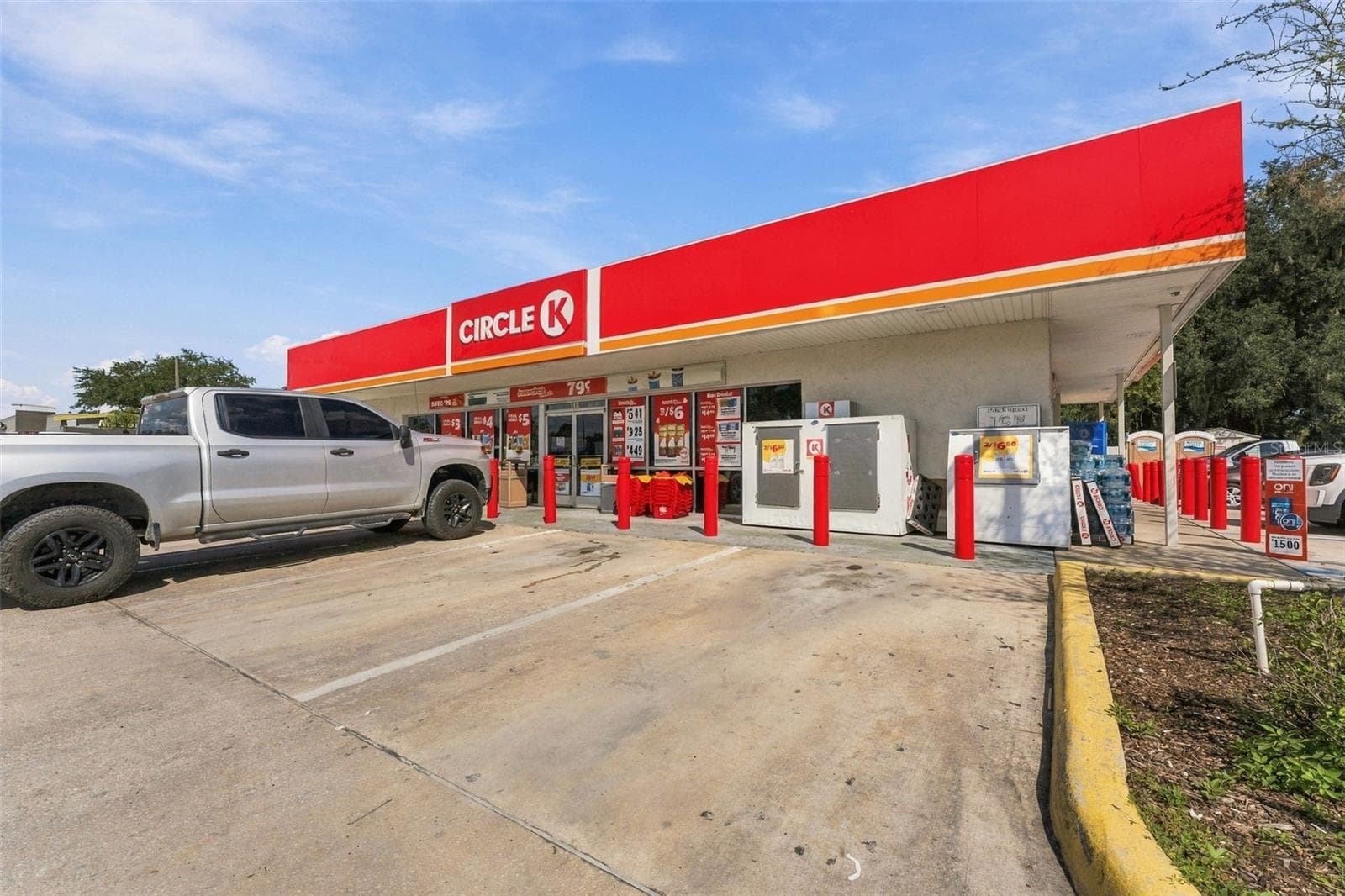 Retail at 116 N CHARLESTON AVE, FORT MEADE, photo 6 of 35