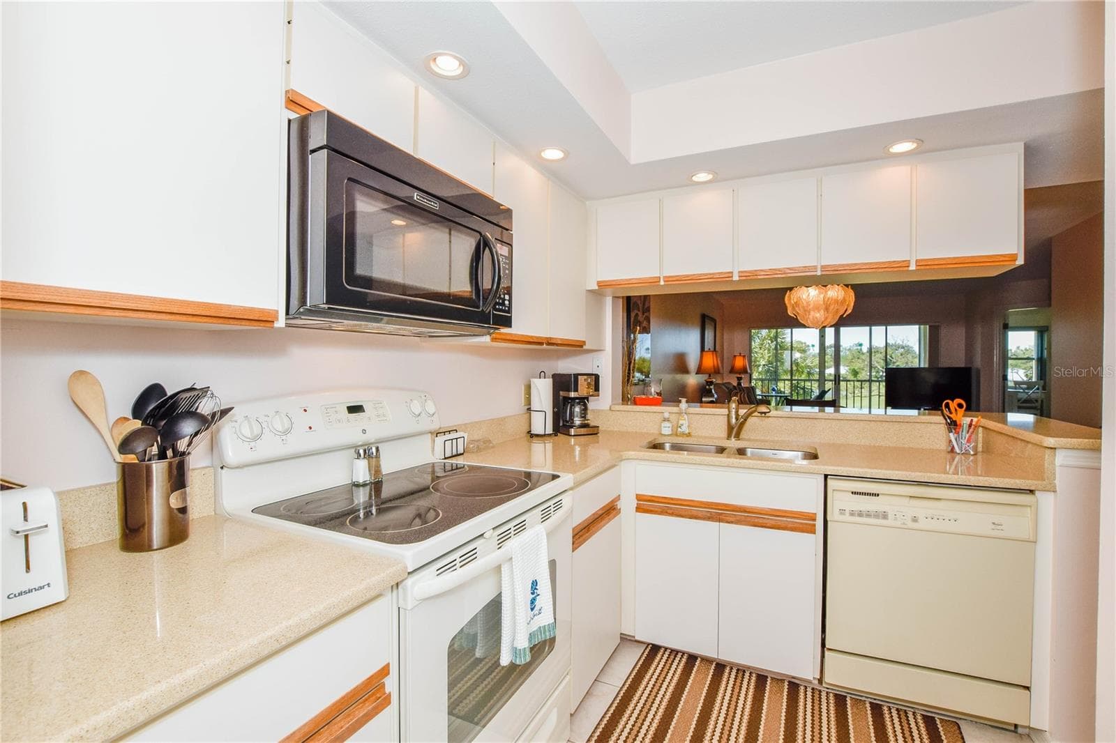 Condominium at 433 CERROMAR LN #534, VENICE, photo 7 of 37