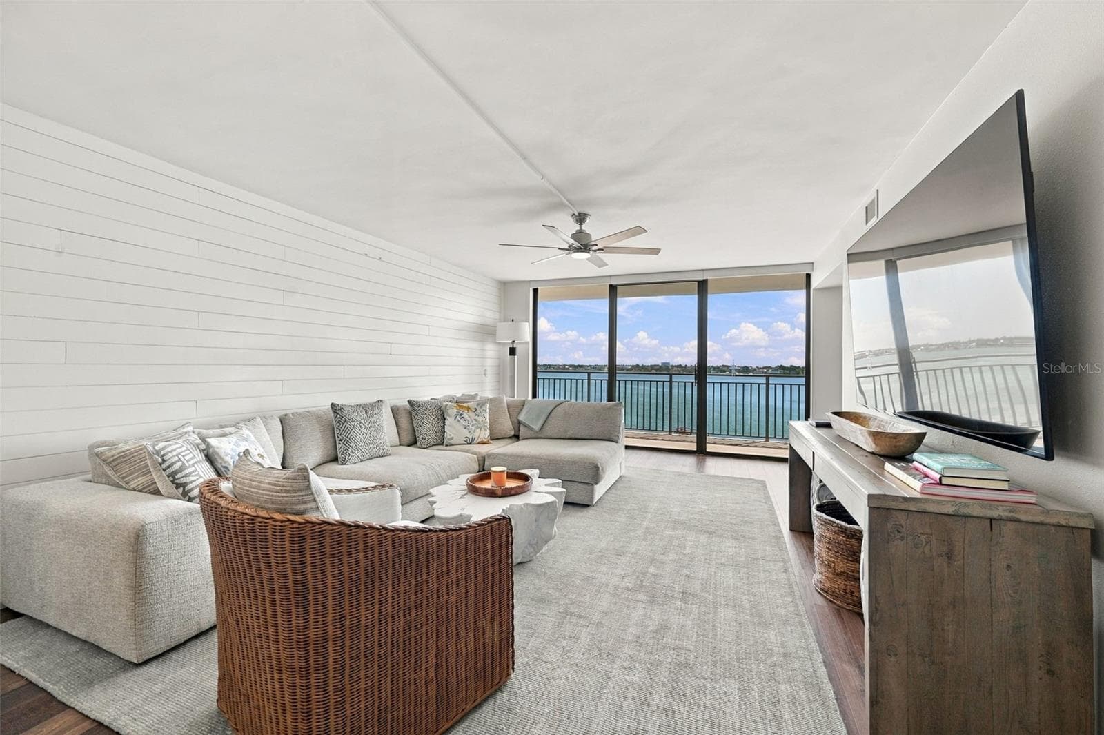 leaving you with an open floor plan that is light and bright, yet... - 5700 ESCONDIDA BLVD S #401, ST PETERSBURG