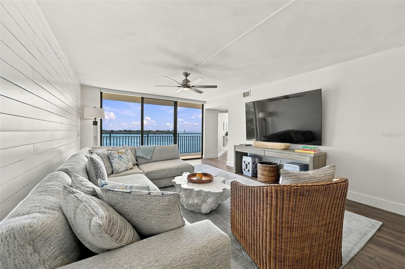 Condominium at 5700 ESCONDIDA BLVD S #401, ST PETERSBURG, photo 13 of 49