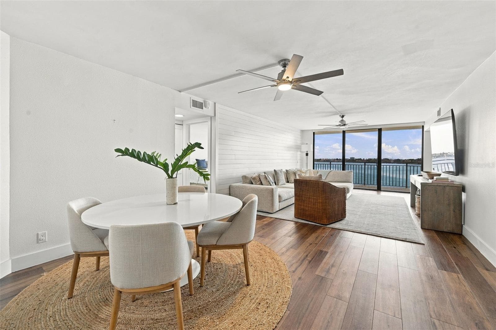 Completely updated! - 5700 ESCONDIDA BLVD S #401, ST PETERSBURG