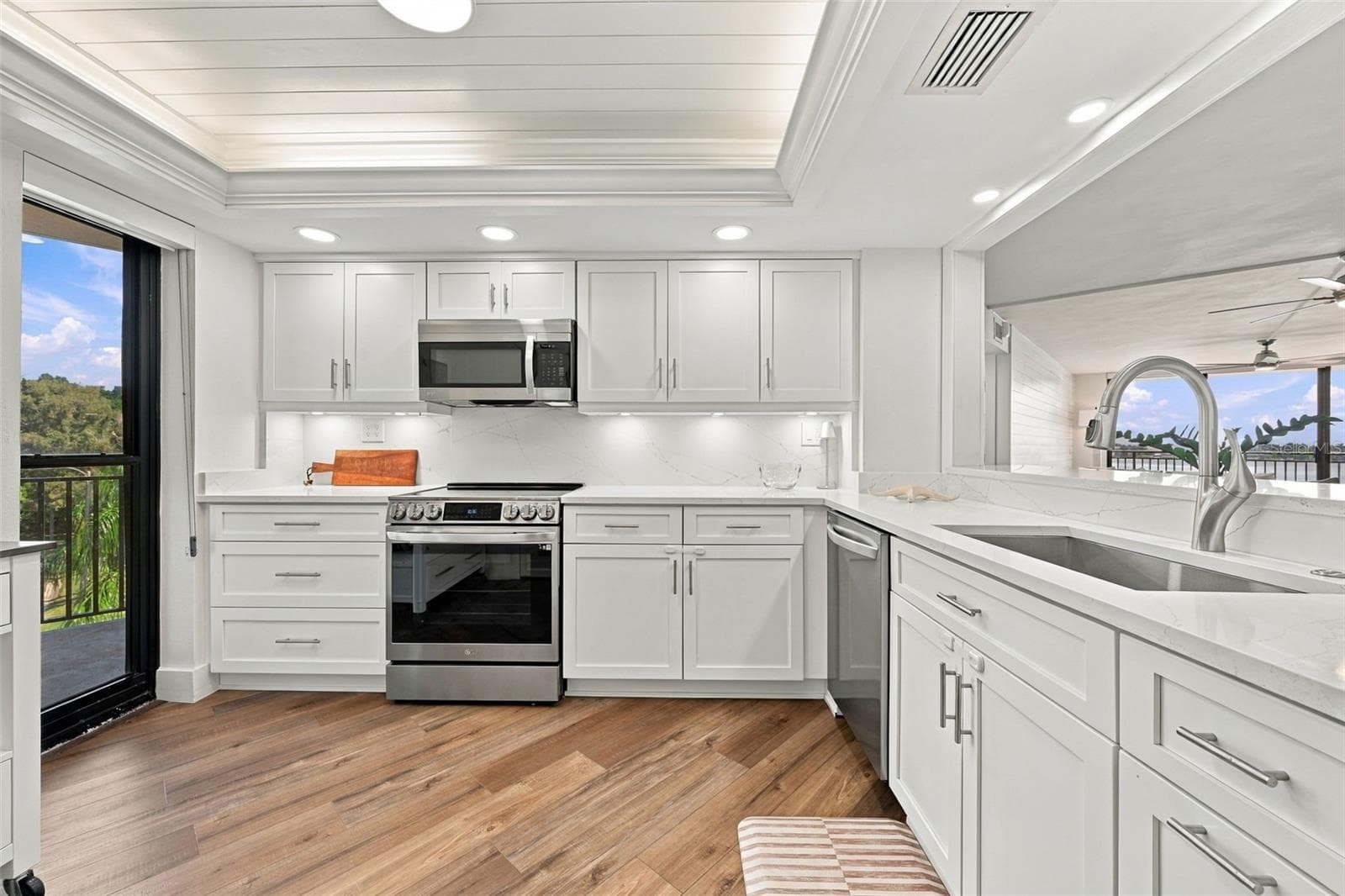 Spacious Kitchen withe plenty of cabinets... - 5700 ESCONDIDA BLVD S #401, ST PETERSBURG