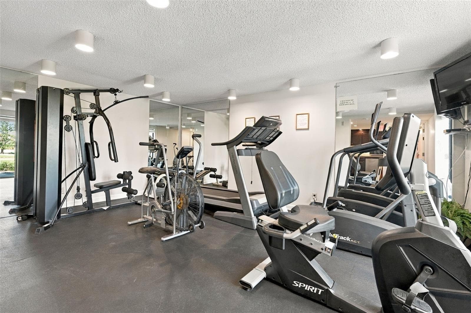 Fitness Room - 5700 ESCONDIDA BLVD S #401, ST PETERSBURG