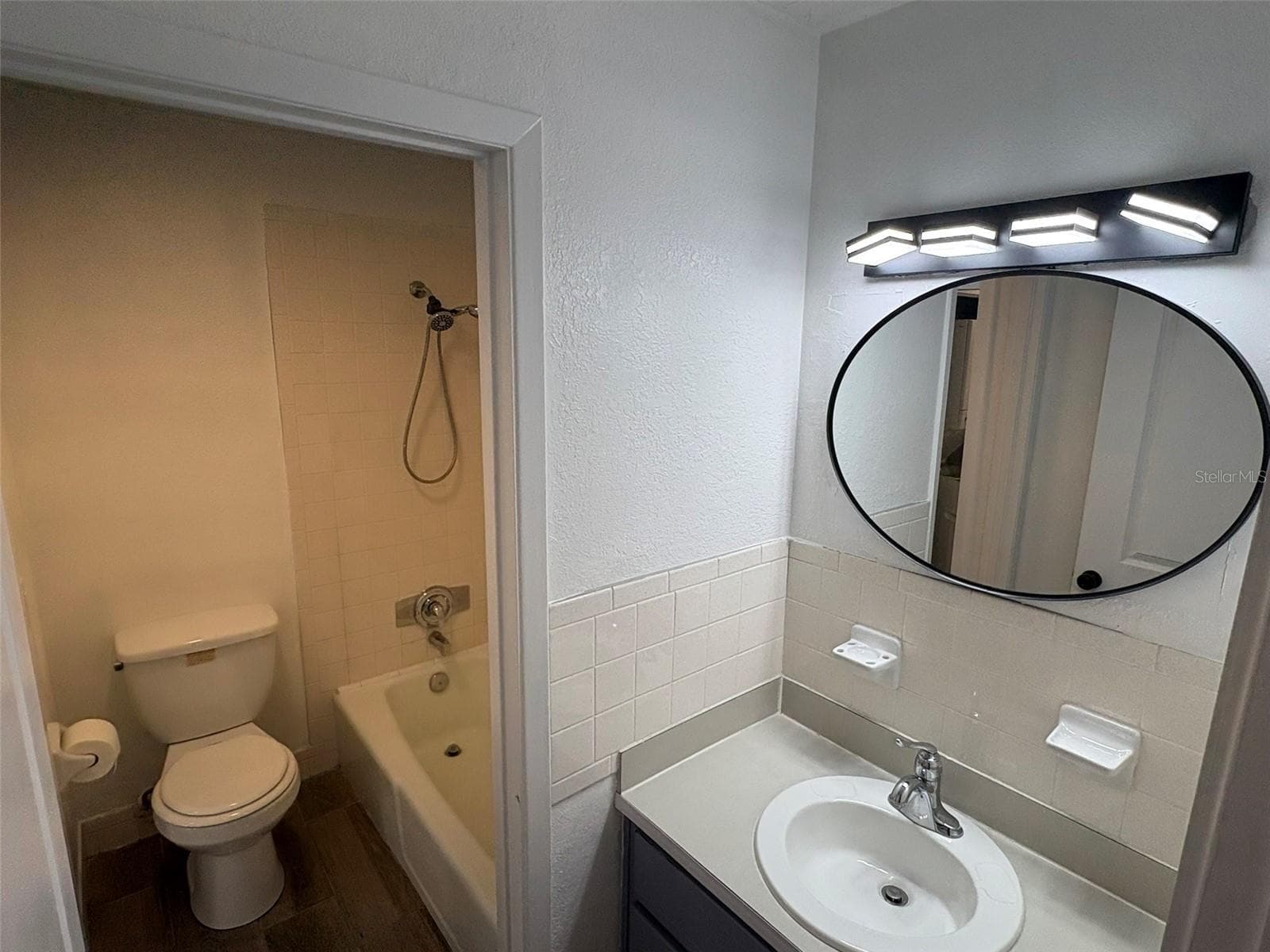 Condominium at 4322 LAKE UNDERHILL RD #D, ORLANDO, photo 13 of 58