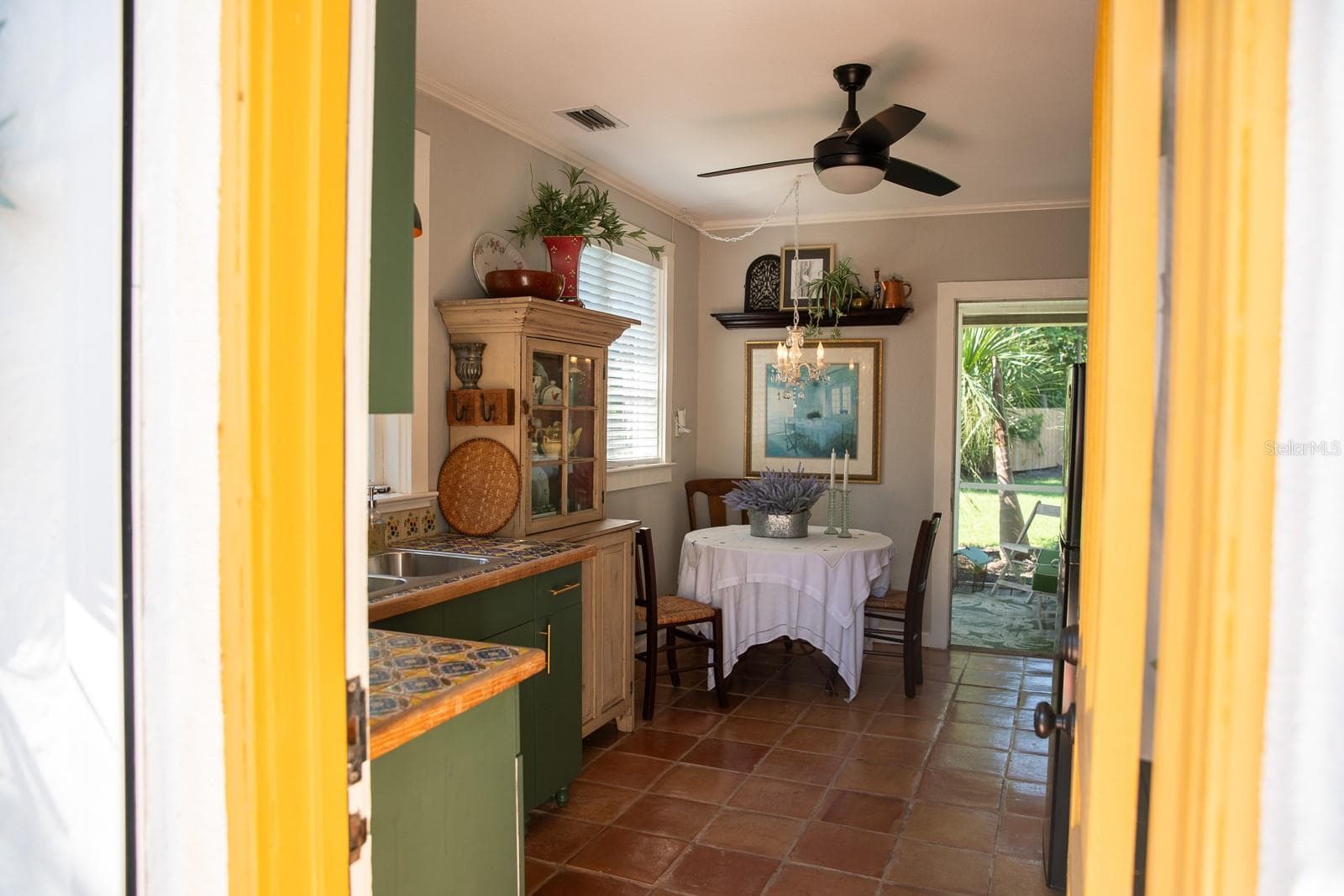 Cottage kitchen and dining area. - 1230 ESTREMADURA DR, BRADENTON
