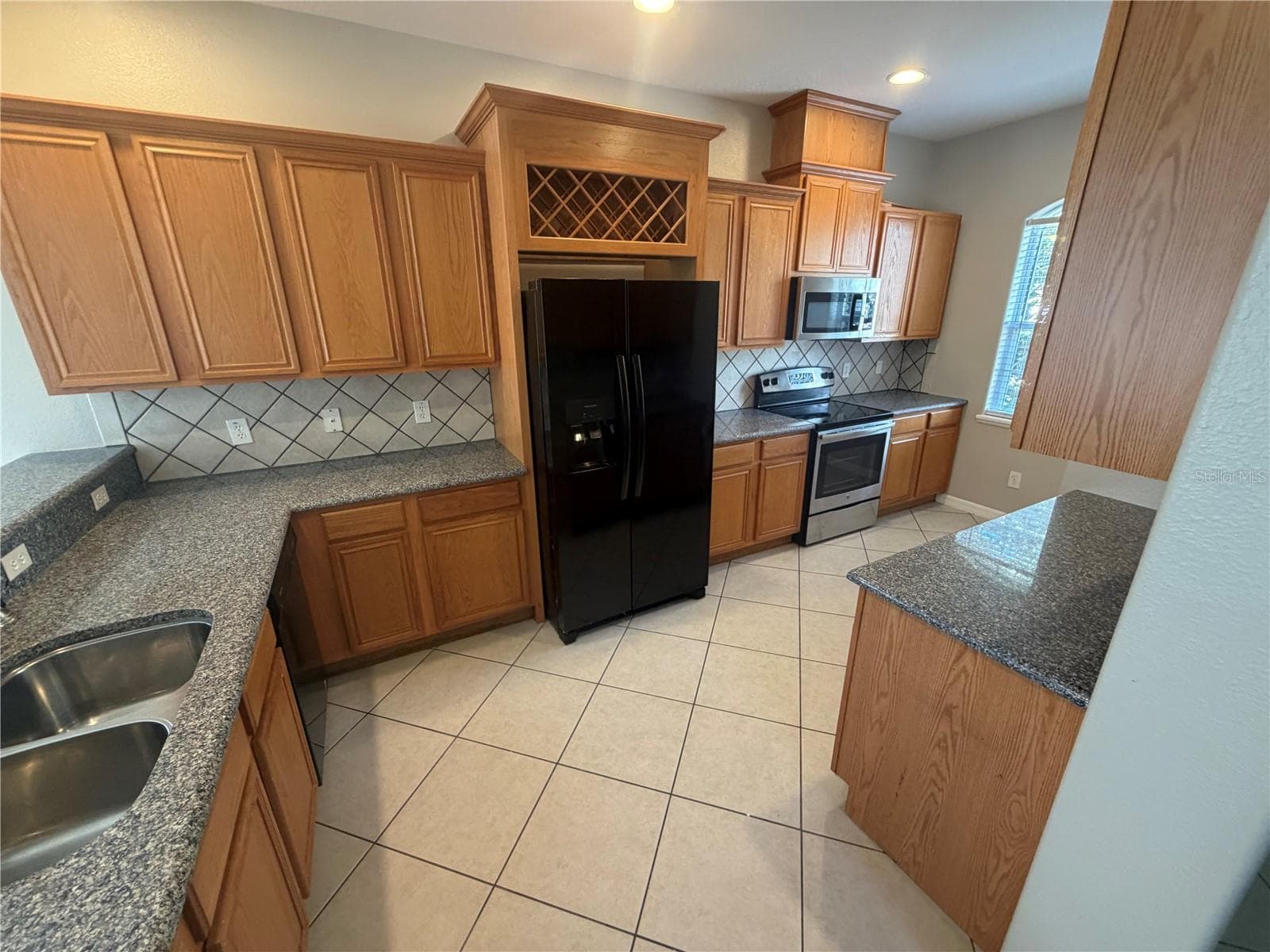 Single Family Residence at 16042 RIVER POINTE CT, ORLANDO, photo 2 of 23