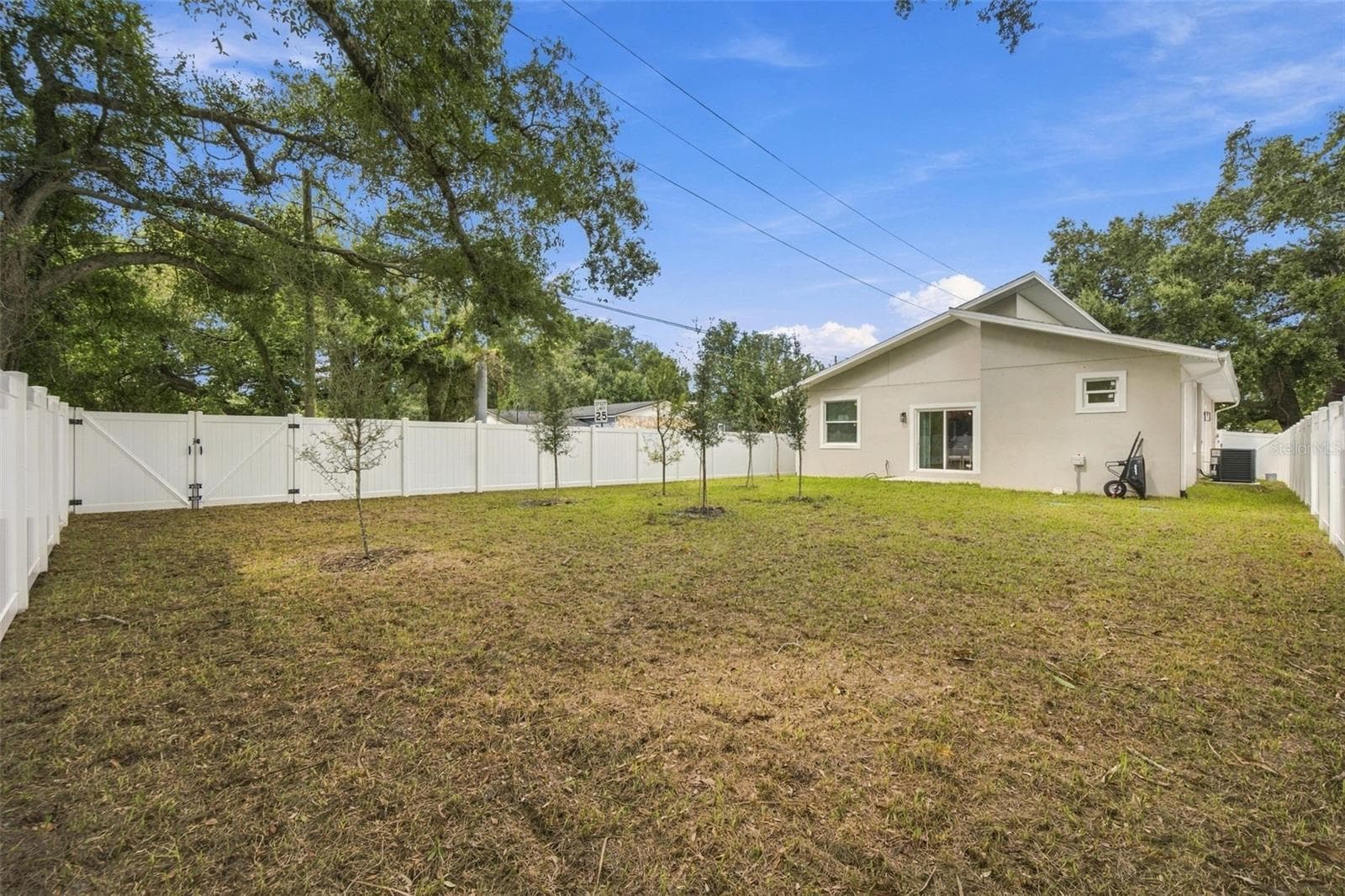 Single Family Residence at 3701 E IDA ST, TAMPA, photo 5 of 24