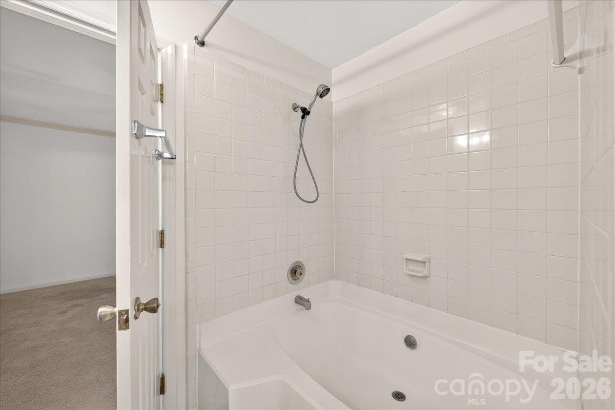 Condominium at 3200 Selwyn Farms Lane, Charlotte, photo 11 of 35