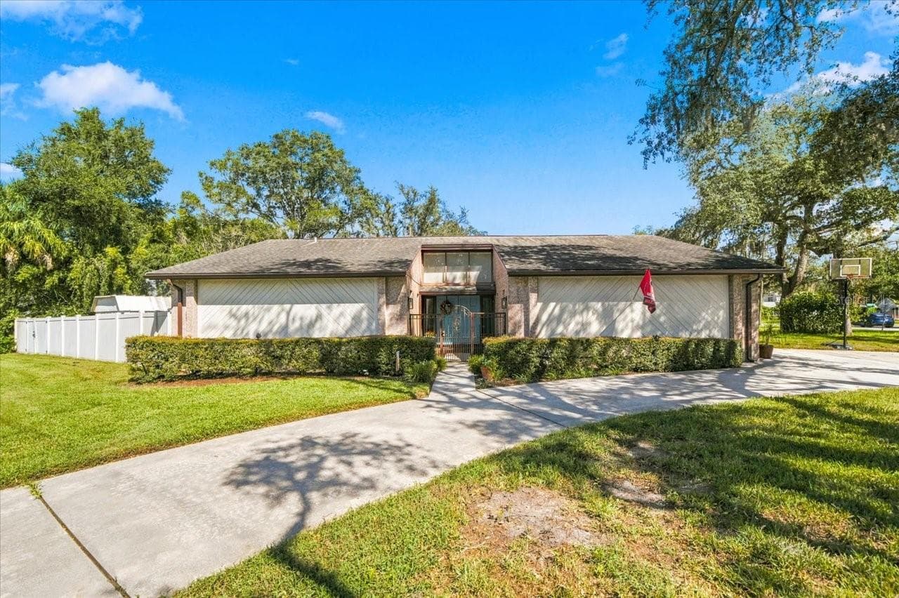 Single Family Residence at 2231 S VILLAGE AVE, TAMPA, photo 5 of 53