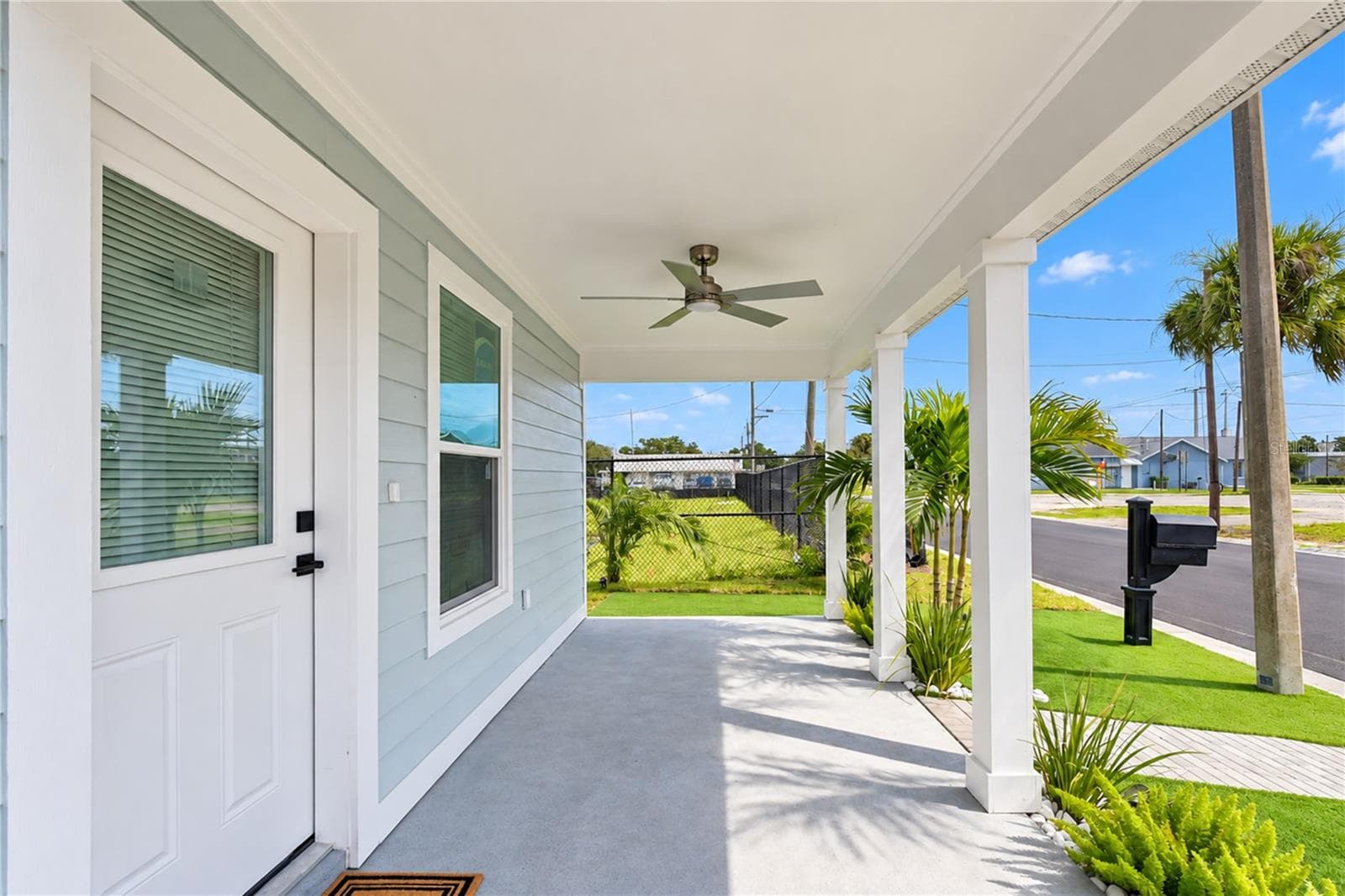 Single Family Residence at 214 8TH AVENUE DR W, BRADENTON, photo 8 of 37