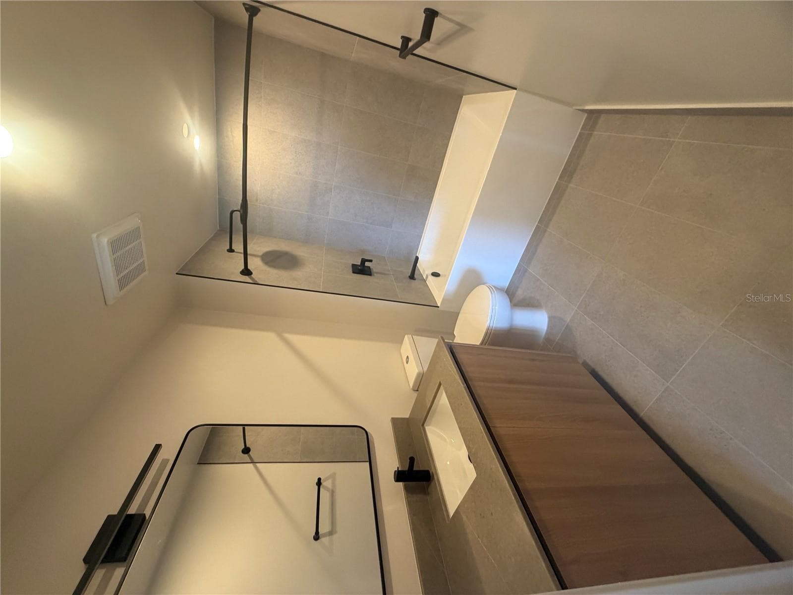 Condominium at 121 NE 5TH ST #1413, MIAMI, photo 8 of 24