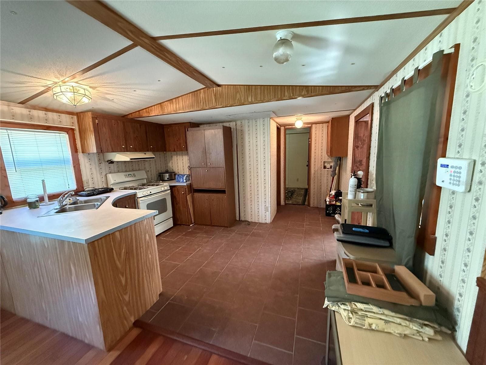 Manufactured Home at 3112 NE 166TH PL, CITRA, photo 14 of 21