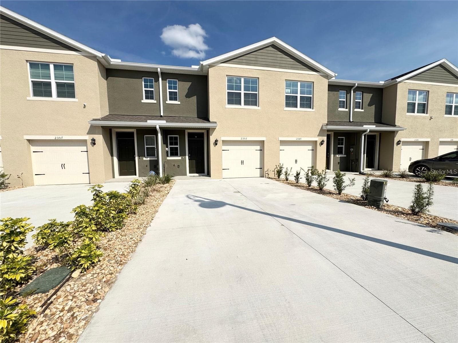View of long driveway, entrance and one car garage. - 2353 PENGUIN BLVD, DAVENPORT