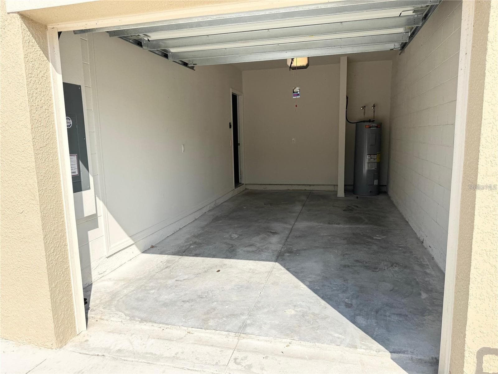 View of exit/entrance door toward living room. - 2353 PENGUIN BLVD, DAVENPORT
