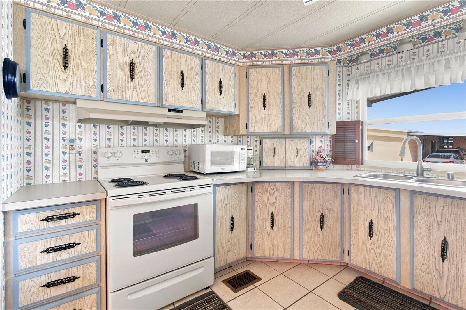 Kitchen - 808 53RD AVE E #234, BRADENTON
