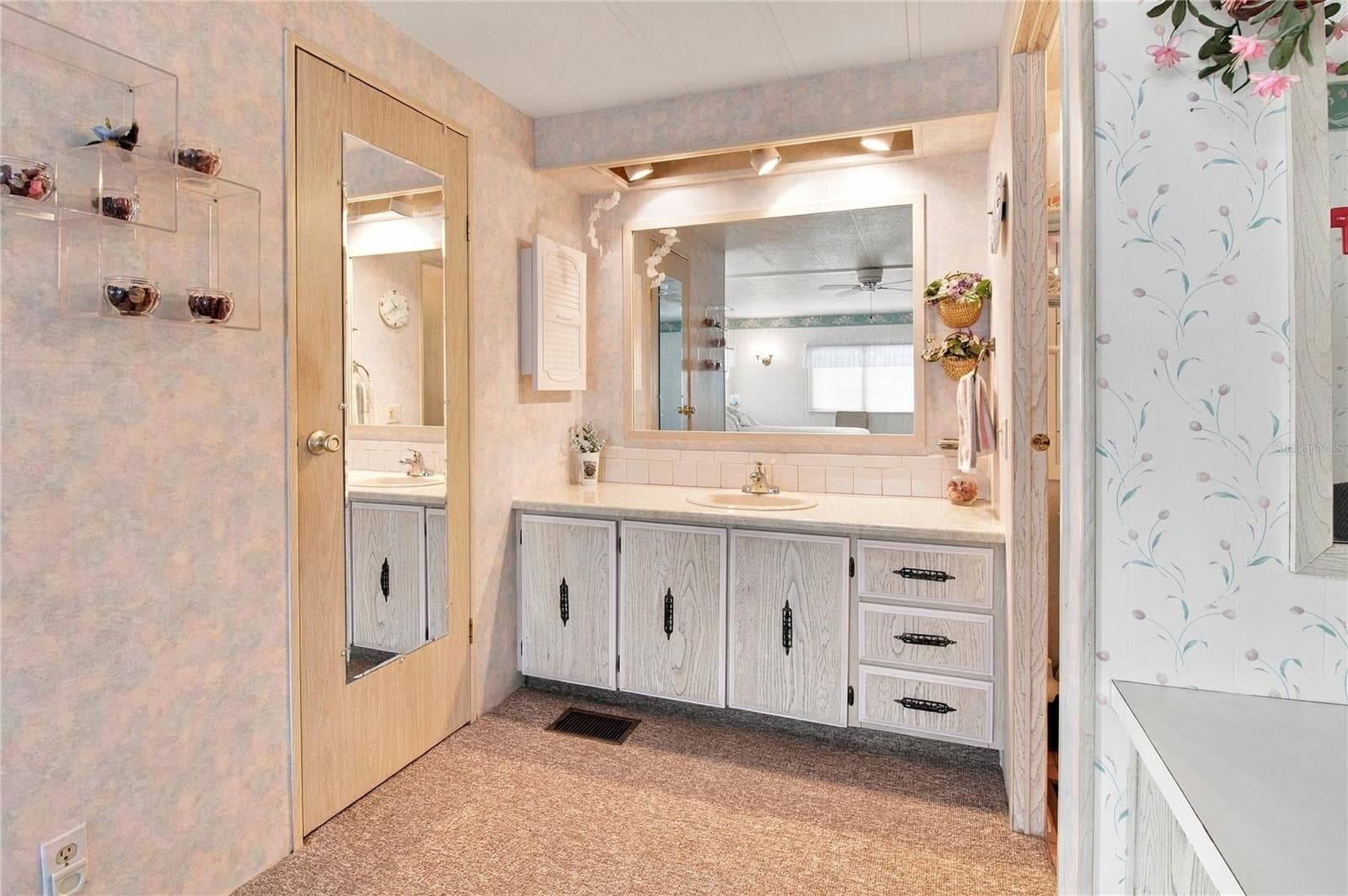 Primary Bathroom, walk in closet - 808 53RD AVE E #234, BRADENTON
