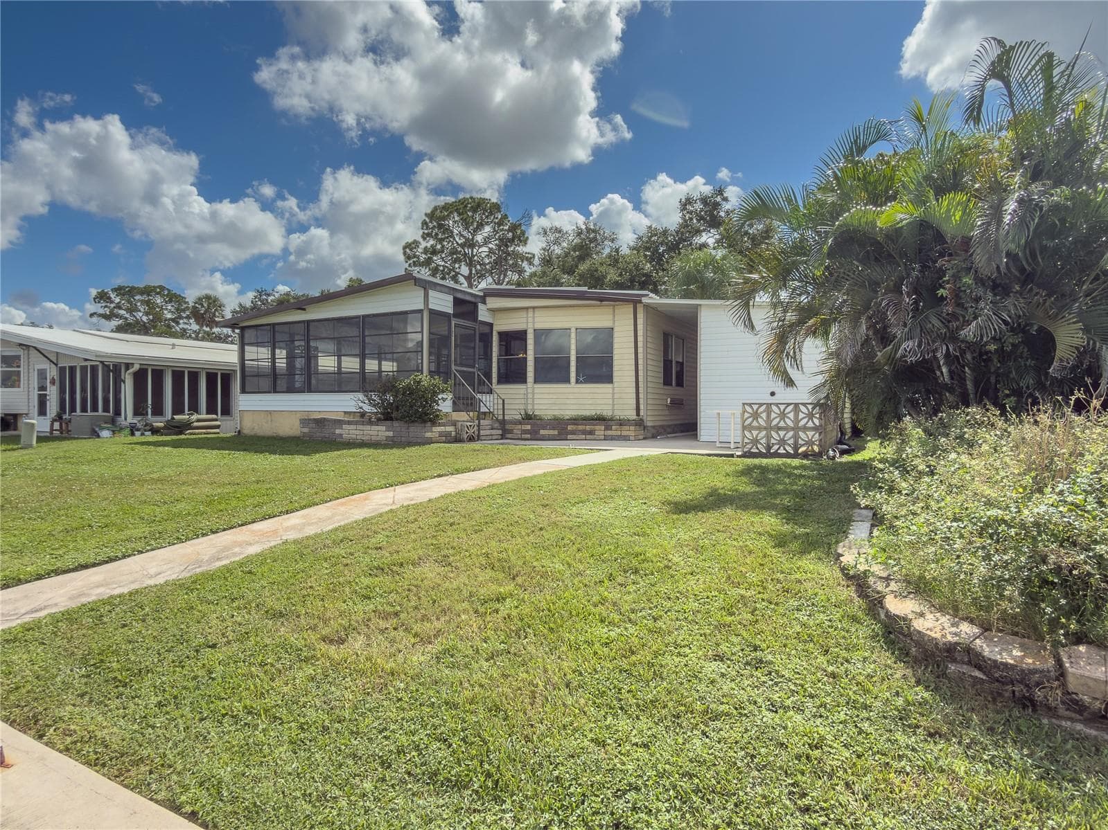 Back Yard - 808 53RD AVE E #301, BRADENTON
