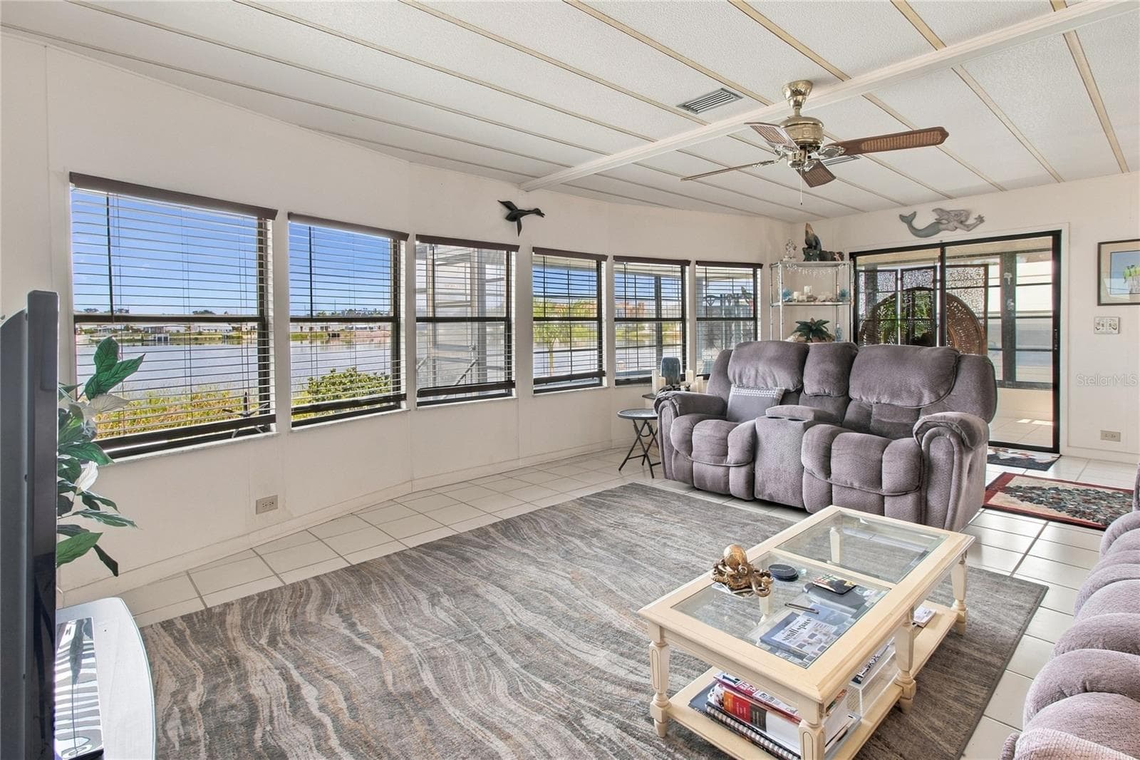 Beautiful view of lake - 808 53RD AVE E #301, BRADENTON