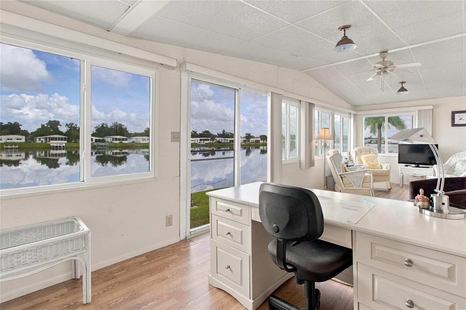Florida Room relaxing view of lake - 808 53RD AVE E #169, BRADENTON
