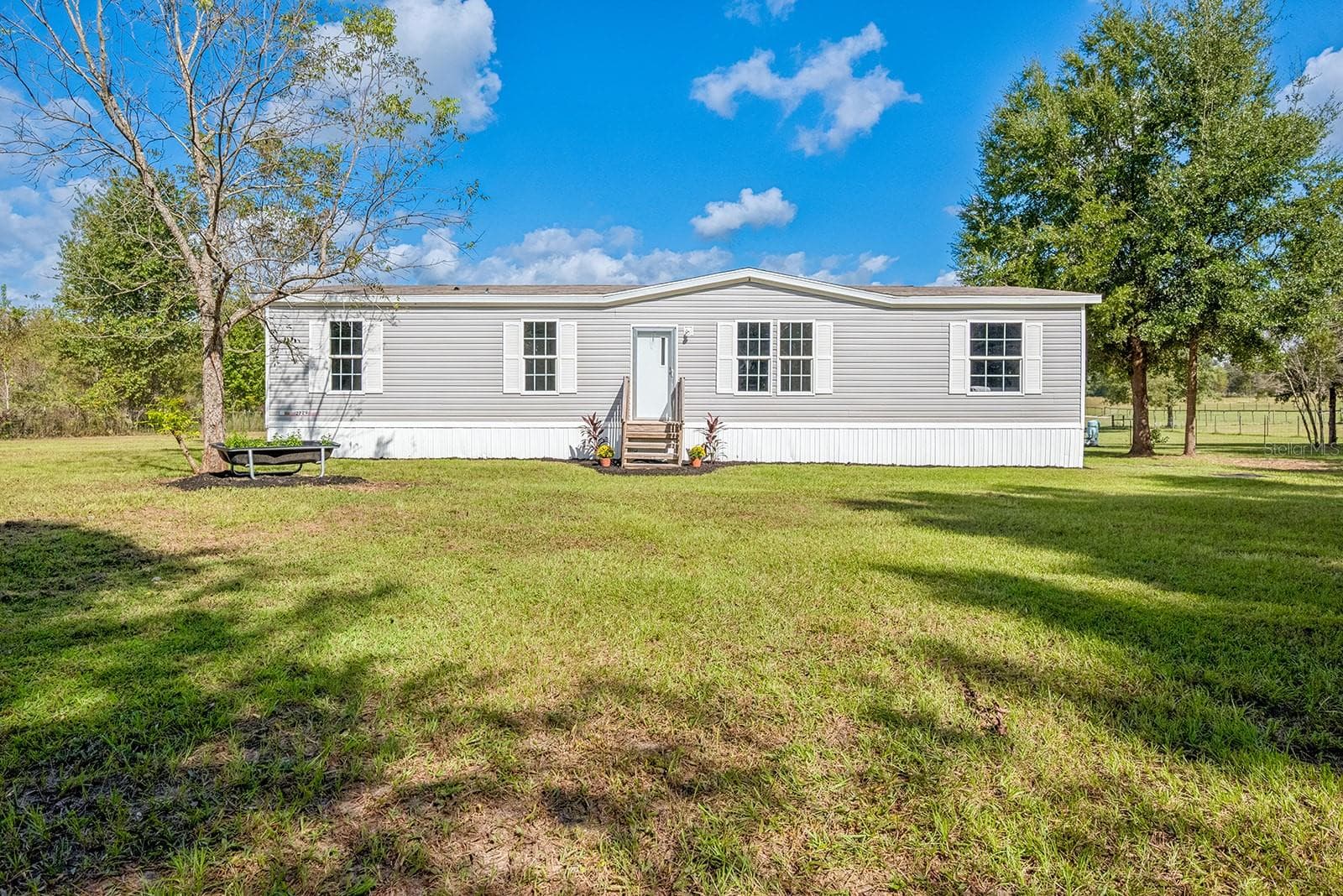 Manufactured Home at 2729 SW WATSON ST, FORT WHITE, photo 2 of 38