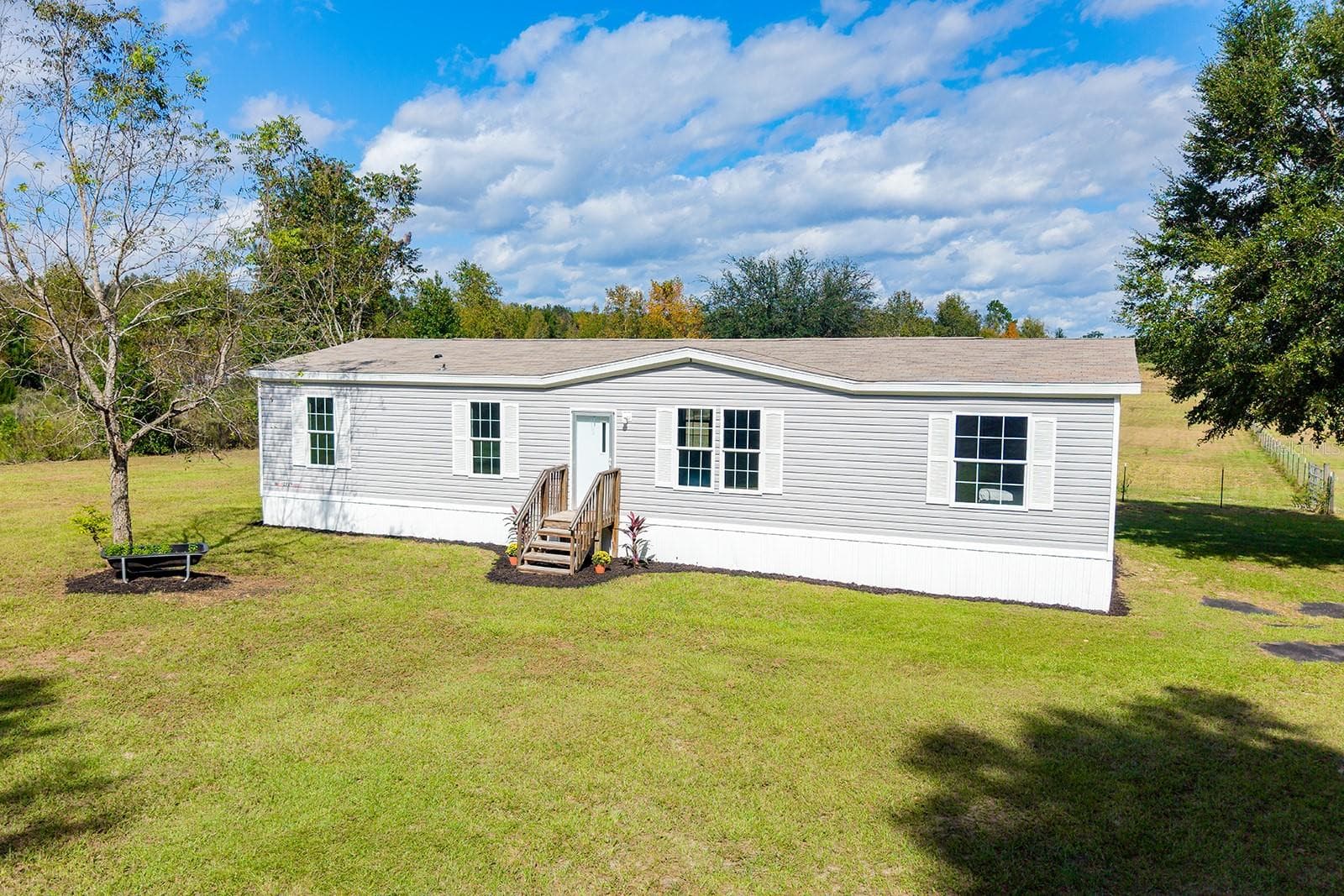 Manufactured Home at 2729 SW WATSON ST, FORT WHITE, photo 3 of 38