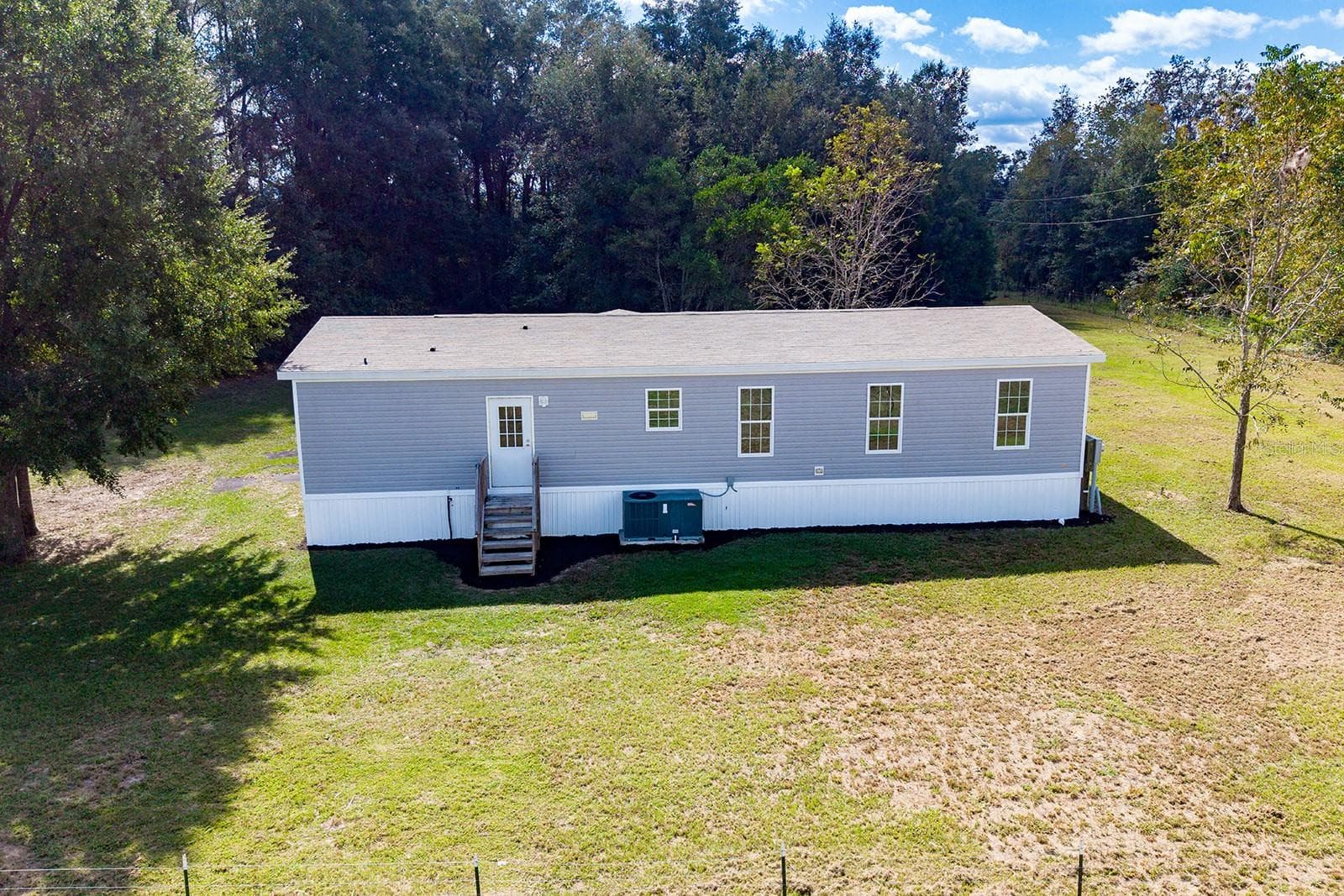 Manufactured Home at 2729 SW WATSON ST, FORT WHITE, photo 4 of 38