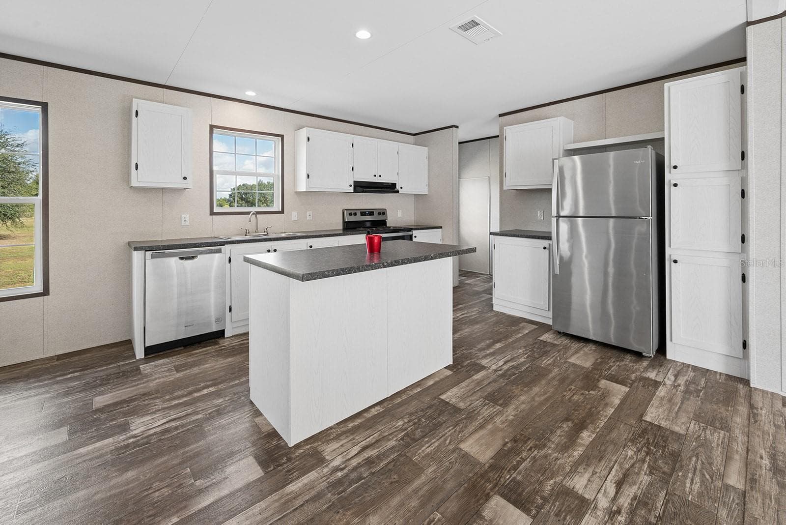 Manufactured Home at 2729 SW WATSON ST, FORT WHITE, photo 11 of 38