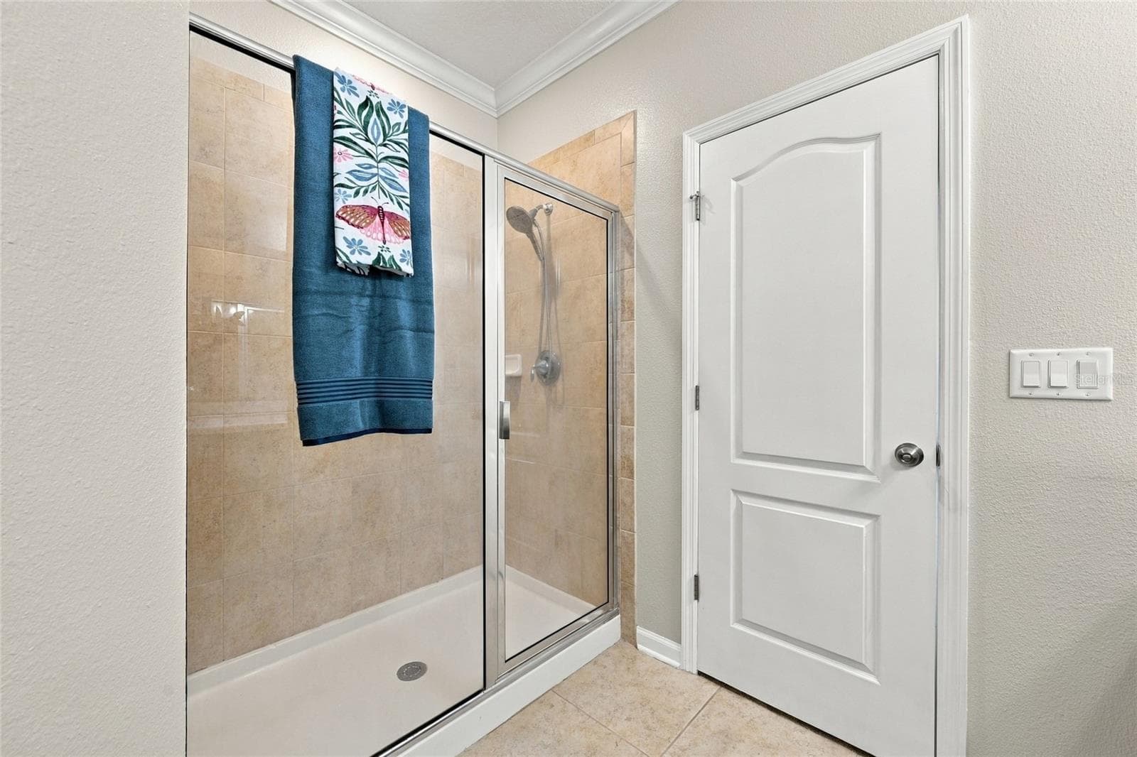 Walk in shower - 15799 RACHEL CREEK DR, JACKSONVILLE