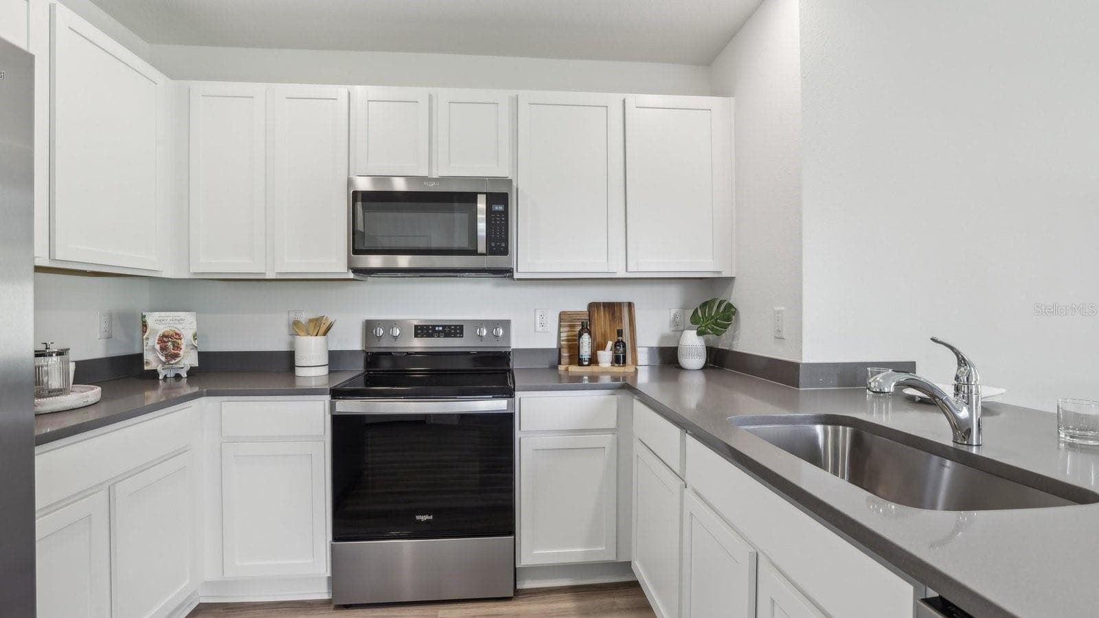 Single Family Residence at 32924 WINTERWOOD BLVD, WESLEY CHAPEL, photo 17 of 37