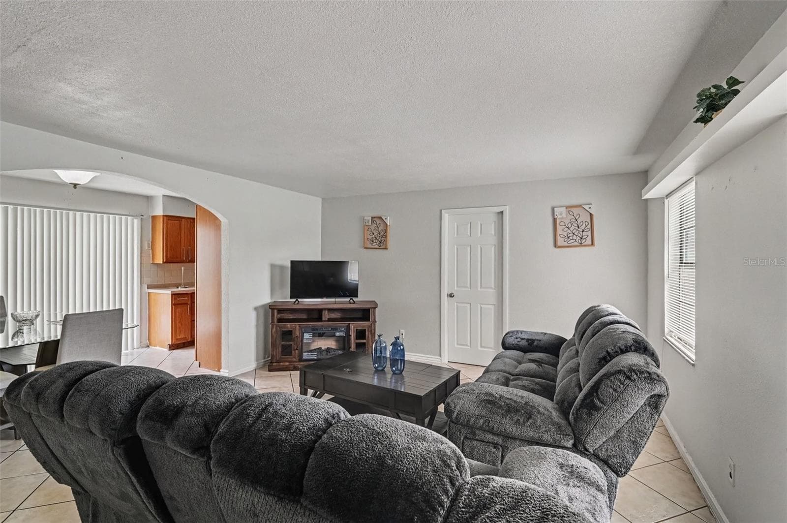 Single Family Residence at 4639 CALENDULA DR, ORLANDO, photo 4 of 26