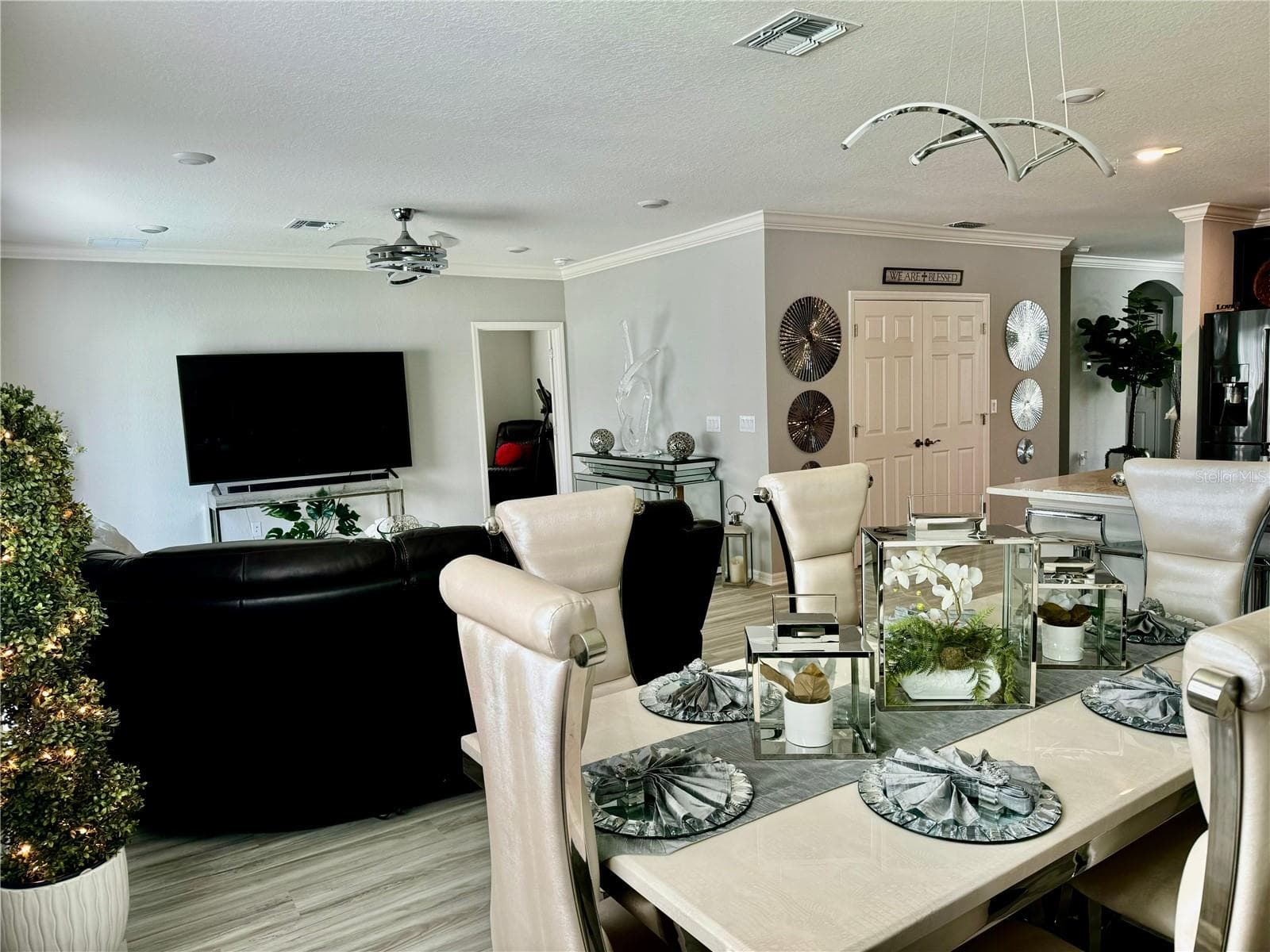 Gathering Room - 1016 CASCADE DR, DAVENPORT