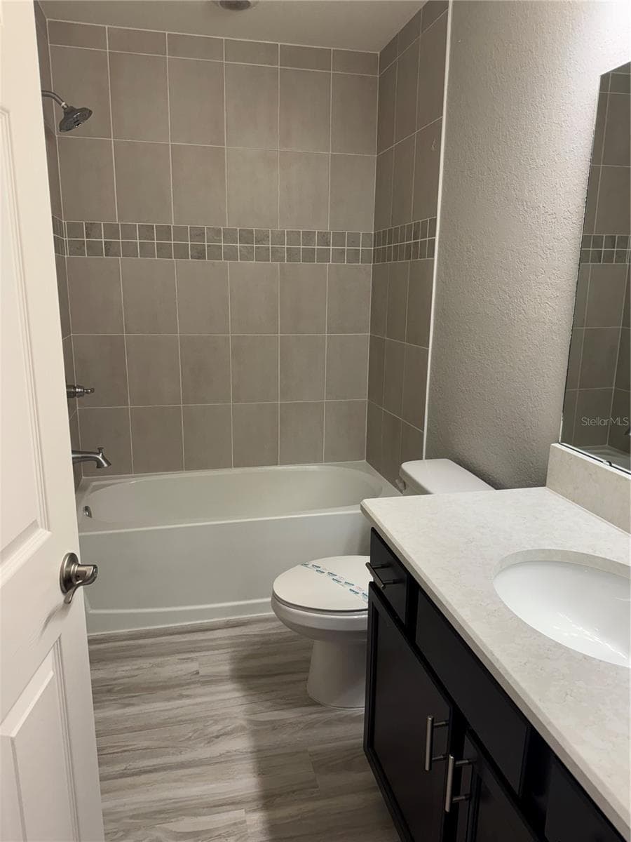3rd Barthroom - 1016 CASCADE DR, DAVENPORT