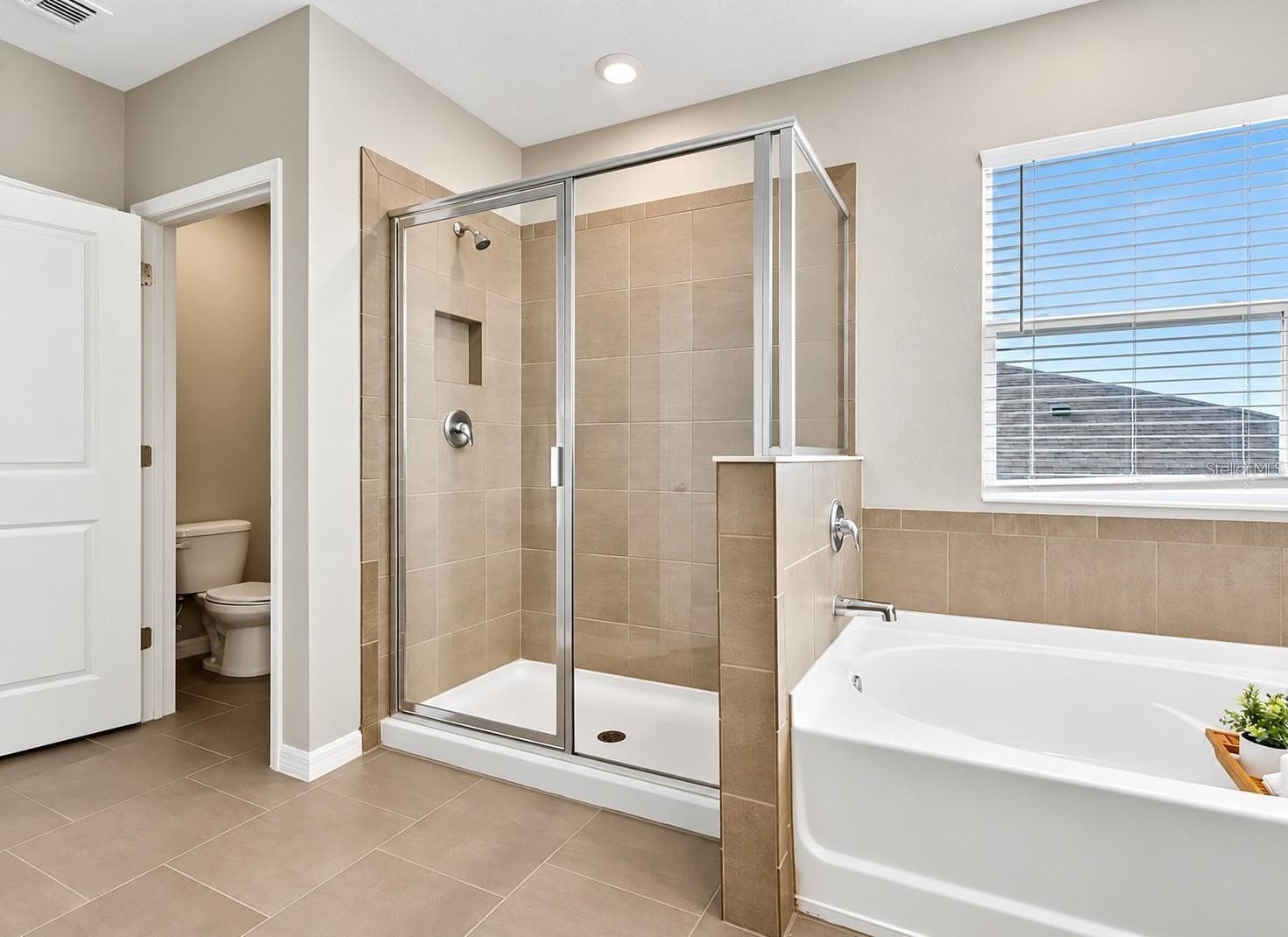 Single Family Residence at 13017 WILLOW GROVE DR, RIVERVIEW, photo 12 of 22