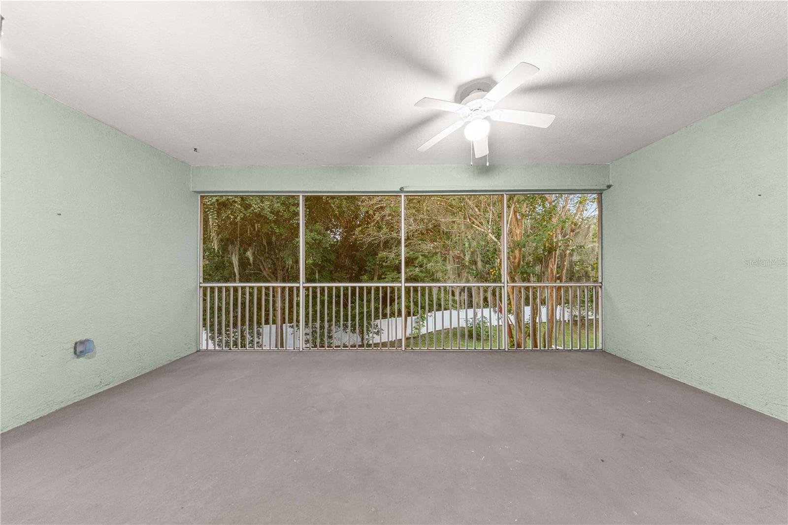 Screened in Back Patio Lanai with ceiling fan - 4540 SW 52ND CIR #104, OCALA