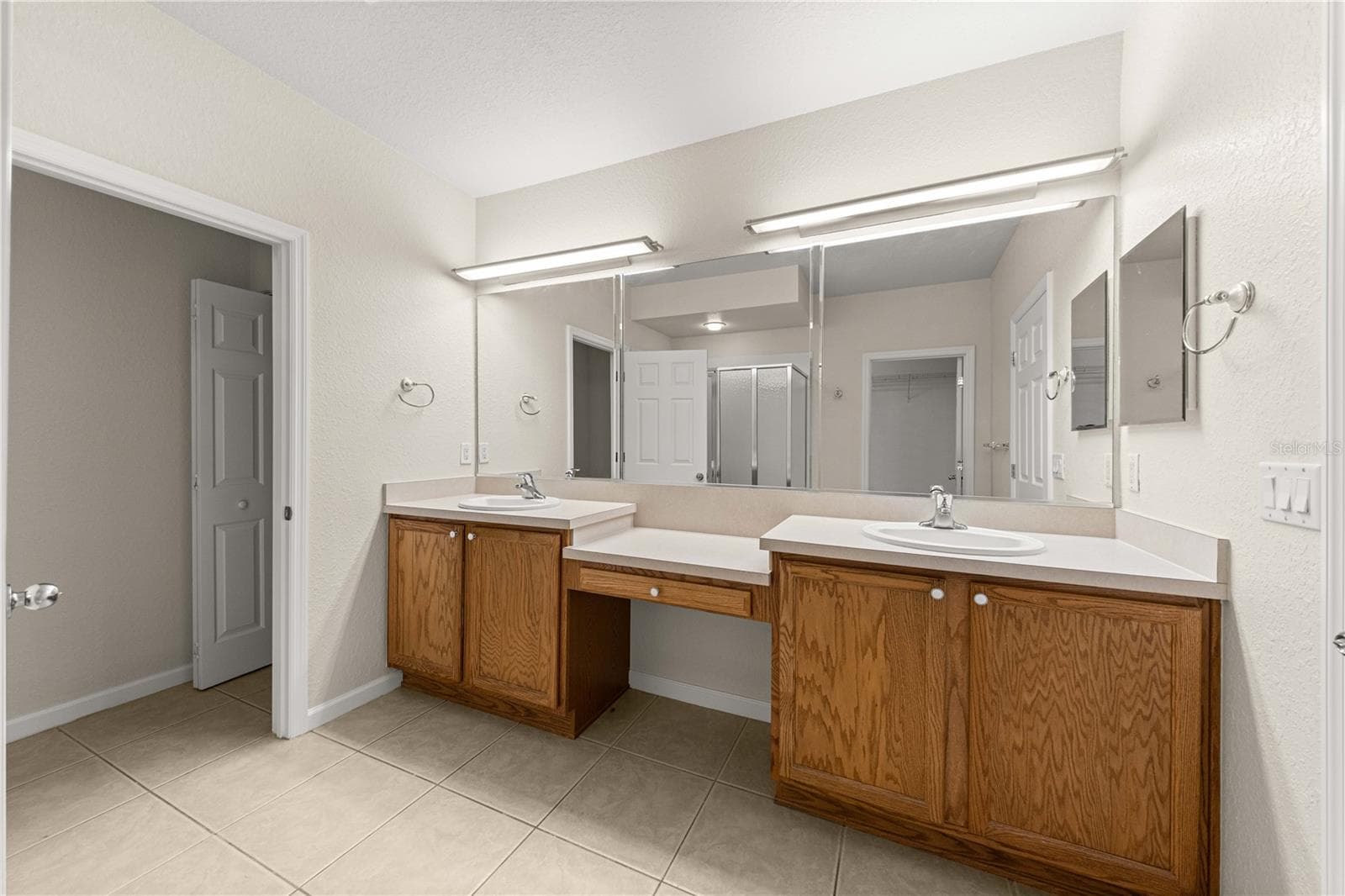 HUGE master en suite bathroom - 4540 SW 52ND CIR #104, OCALA