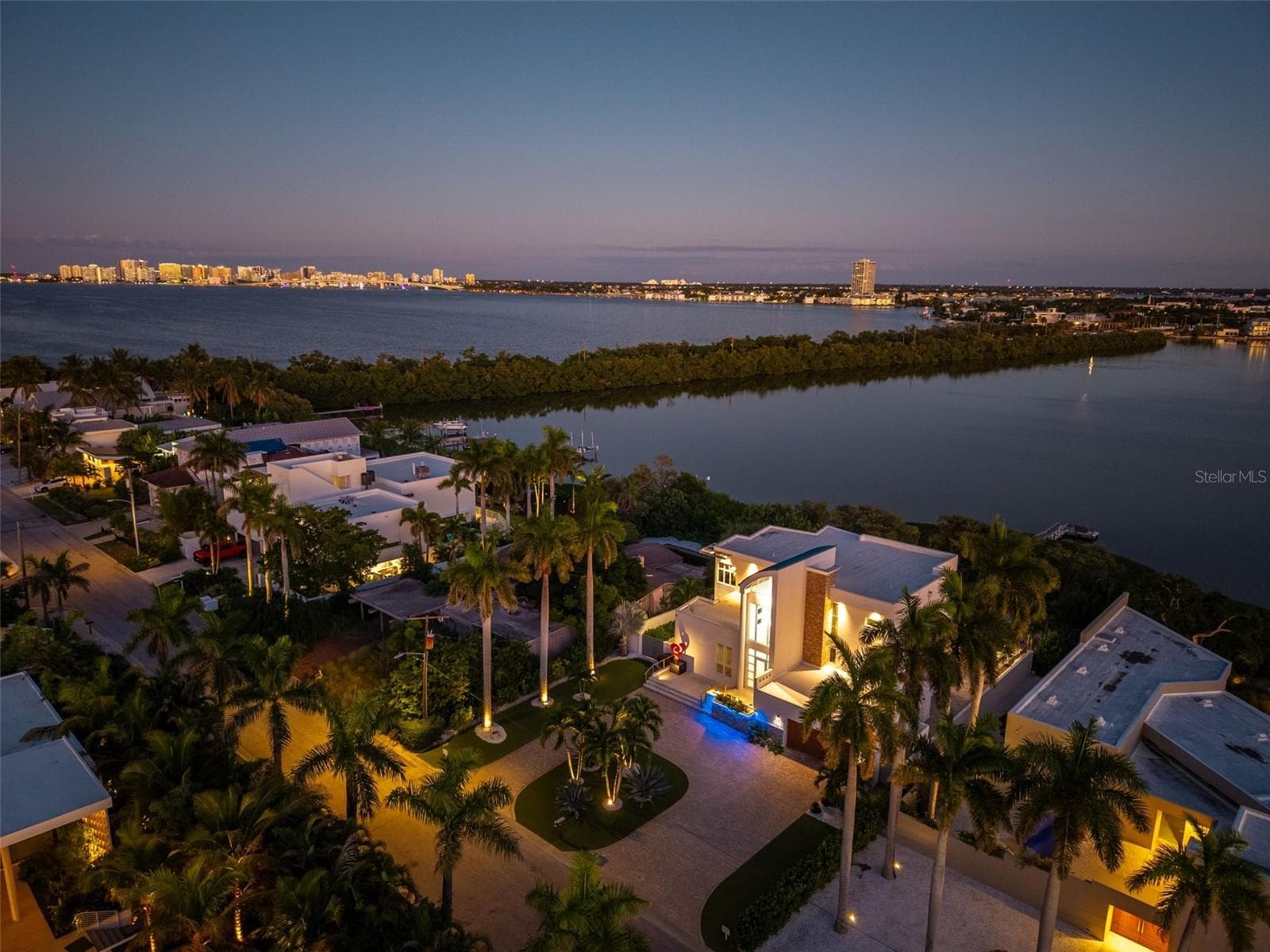Single Family Residence at 222 MORNINGSIDE DR, SARASOTA, photo 2 of 61