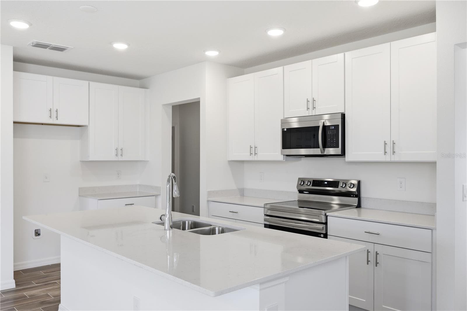 Villa at 2301 LEELA CIR, TAVARES, photo 2 of 17