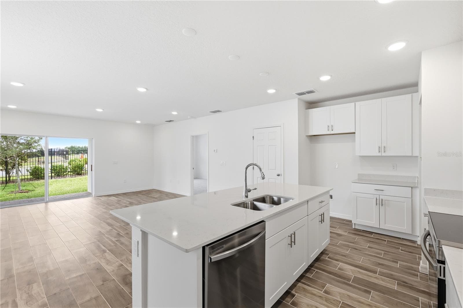 Villa at 2301 LEELA CIR, TAVARES, photo 3 of 17