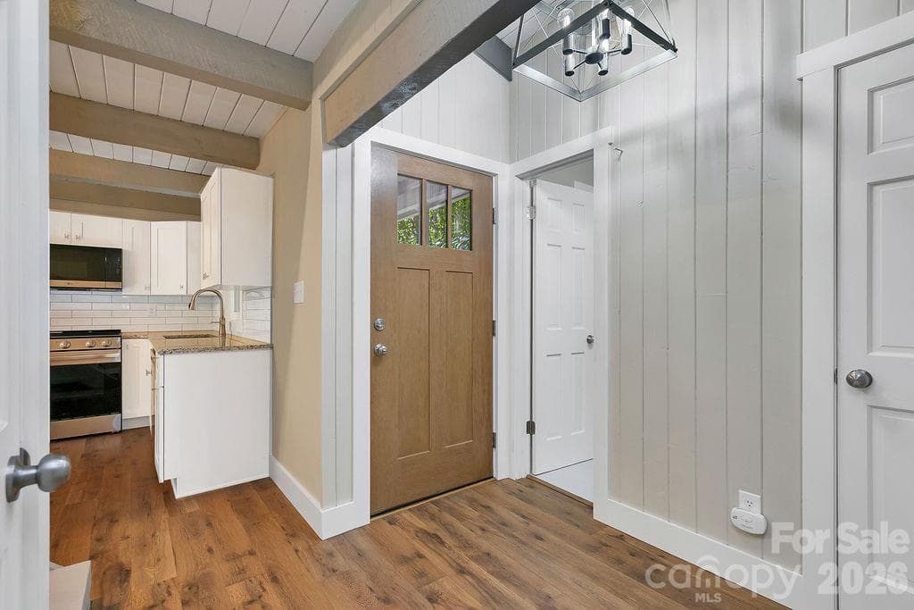 Foyer 1 - 1152 Soquili Drive, Brevard
