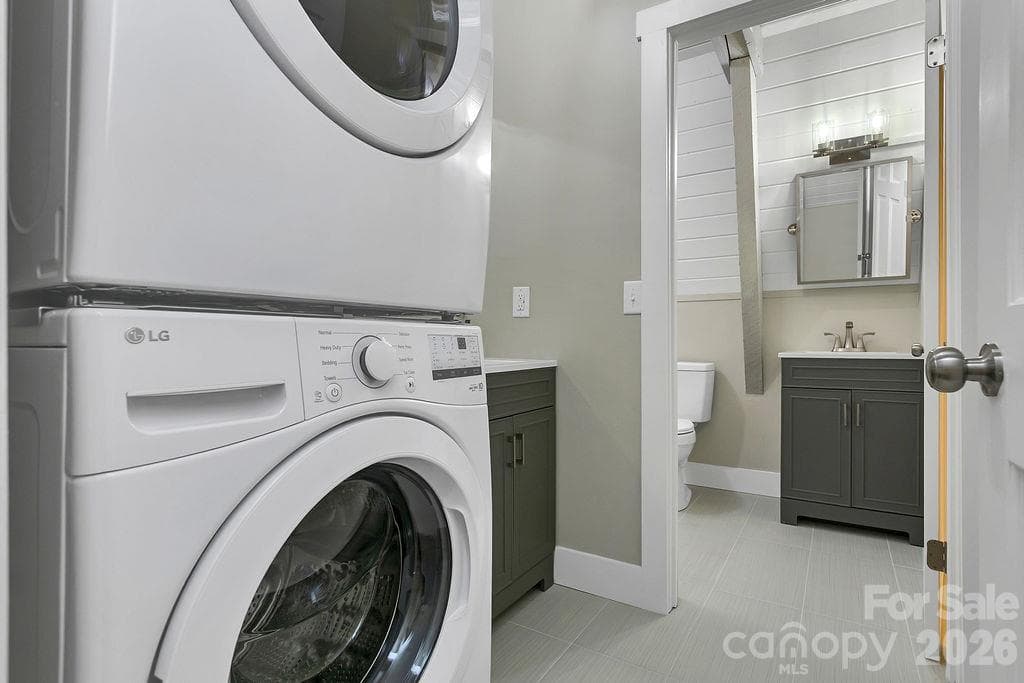 Upstairs Laundry Room to Bathroom - 1152 Soquili Drive, Brevard